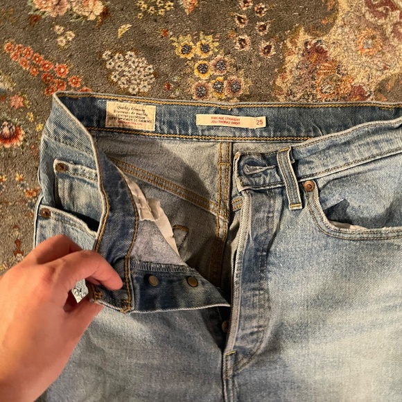 Levi’s Ribcage Straight Jeans - Picture 7 of 8